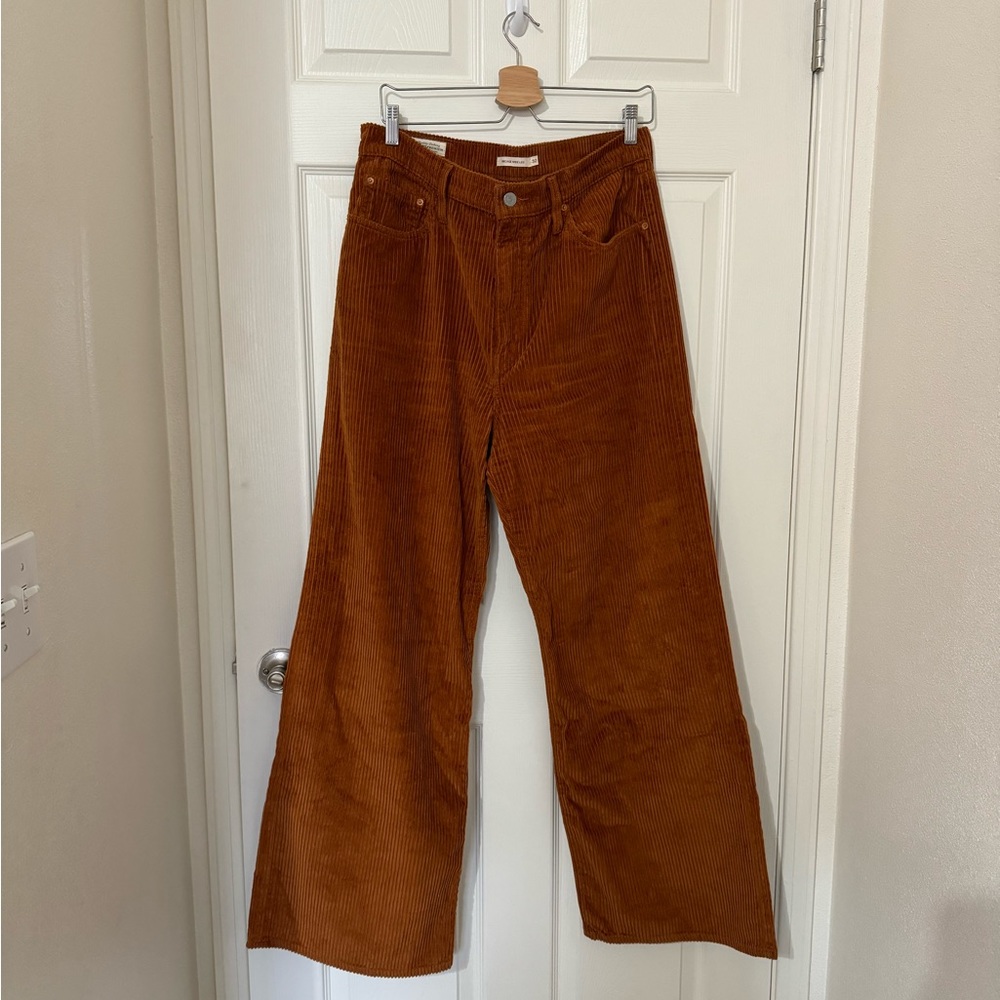 NEVER WORN Levi’s Ribcage wide-leg corduroy pants